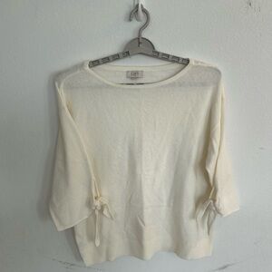 Loft Cream Women’s Boat Neck Sweater w Bows at The End of The Sleeves

Size L